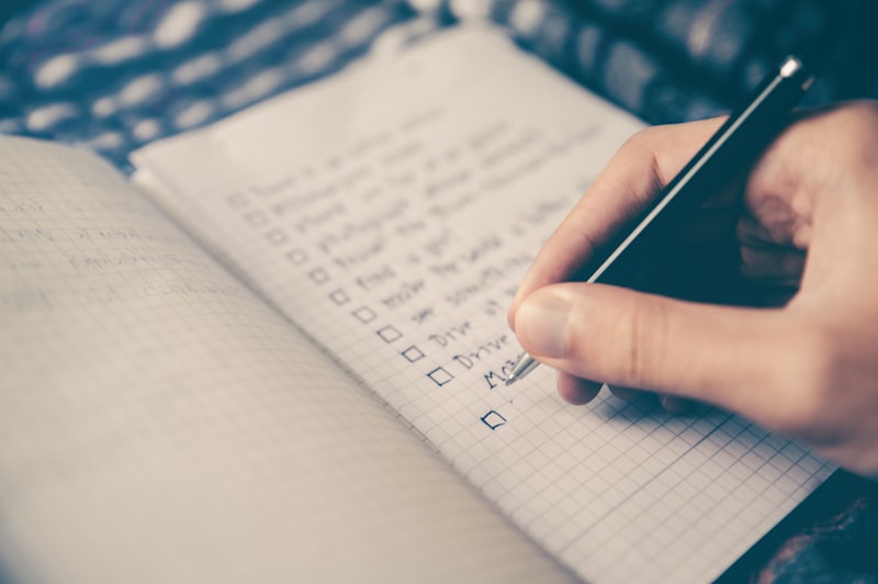 A trading checklist prevents costly mistakes before every entry